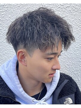 フリーク バーバーショップ 都島店(FREAK BARBER SHOP) 縦落ちツイストスパイラルパーマツーブロックアップバング