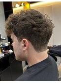 カーリーヘアスタイルフェードH
