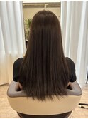 透けるアッシュグレーロングスタイル