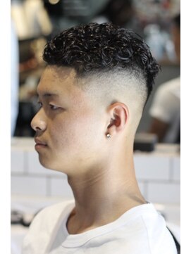 キングスマントーキョー 三鷹店(KINGSMAN TOKYO) アップバング / ツーブロック / スキンフェード[三鷹/バーバー]