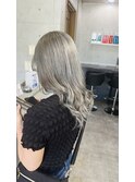 ホワイトグレージュ