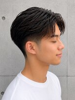 トゥルートラスト オムオム 甲府和戸(True Trust HOMME HOMME)&nbsp;メンズ 刈上げ センターパート ツーブロック 黒髪