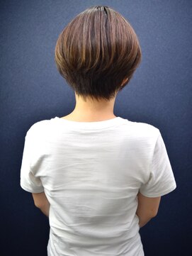 ヘアスタジオヘーフリヒ(HAIR STUDIO HoFLICH) 【ハンサムメリハリボブ】