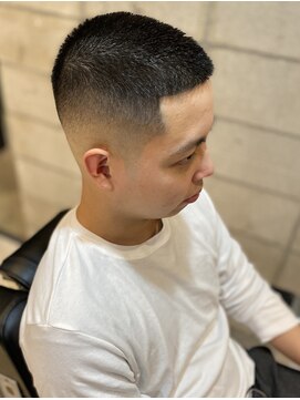 フランクスバーバー アンド ビアークラブ(FRANK'S BARBER and BEER CLUB) ワイルドアップバングショートレイヤーバズスキンフェード