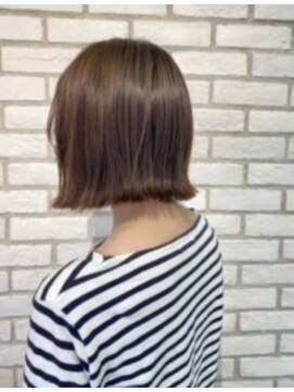 アッシュ 十日市場店(Ash) 外ハネヘア