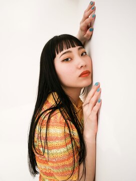 トゥコ(tuco) 黒髪 ロング ぱっつん ぱっつん前髪 個性的 モードカジュアル