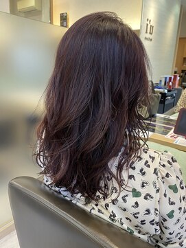 ウイバイファースト(u'i by first) 肩から少し下くらいの長さで、レイヤーが入っているスタイル