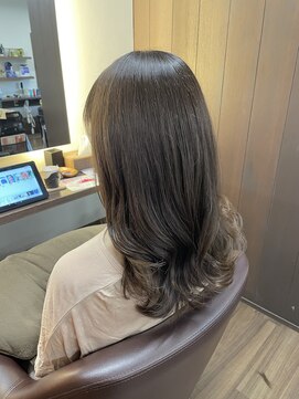 ミーツ meets+ アッシュベージュでやわらかく優しい印象に