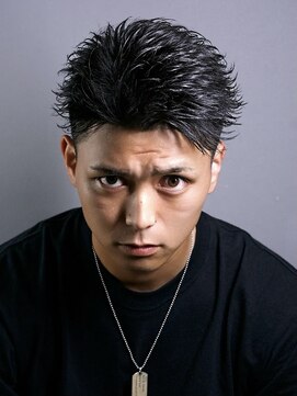 ゴールドシブヤ(GOALD SHIBUYA) フェザーショート　ニュアンスパーマ　センターパート　毛流れ