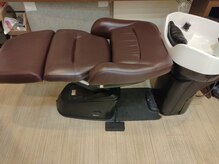 アトリエカール(Atelier CURL)の雰囲気（首に負担がかからないフラットなシャンプー台でリラックス）