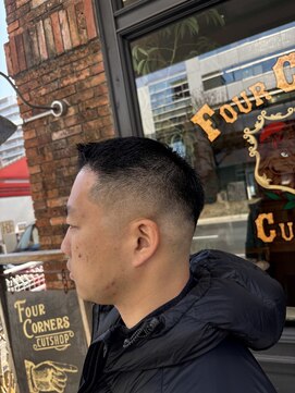 フォーコーナーズ(Four Corners) スキンフェードツーブロック刈り上げジェットモヒカンマンバン