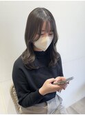 大人かわいいミディアムレイヤー × グレージュ
