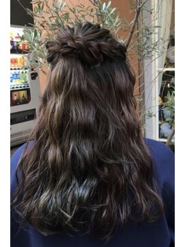 キャンバス バイ ネオリーブ 横浜西口(Canvas by neo.) 波ウエーブでカジュアルハーフアップ*