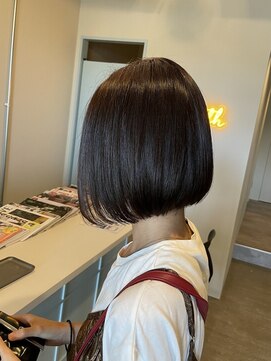 ヒース 姪浜(Heath) 大人可愛いミニボブ　暗髪ブルーブラック マチルダボブ