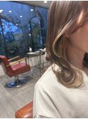 くすみベージュにイヤリングベージュがちらっと！