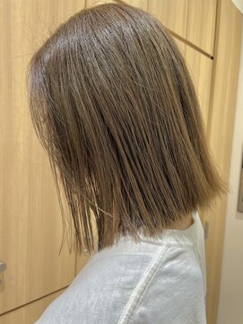 ボネッカ 鶴見(BONECCA) 切りっぱなし×ブリーチなしベージュカラー