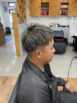 ルッカヘアガーデン バイ ラッシュゴールド(RUCCA HAIR GARDEN by LUSH GOLD) 金メッシュ×メンズカット