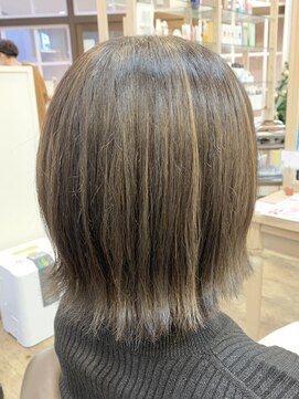 アルターリール(aL ter Rire) 切りっぱなしボブ/外ハネ/ハイライト/福原遼華