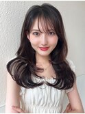 後れ毛が可愛い顔周りハイレイヤーロングチェリーブラウン