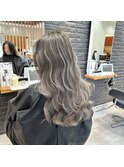 艶と抜け感◎ホワイトグレー×細めハイライト