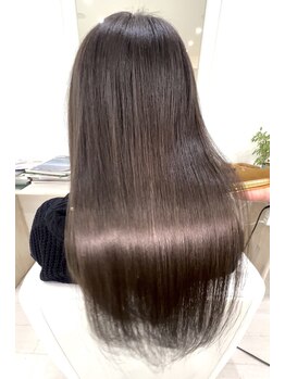 グラッドヘアー(GLAD hair)の写真/【大人女性に人気◎】髪質に合わせた最適なケアをご提案!信頼できる技術力と落ち着ける空間が魅力のサロン