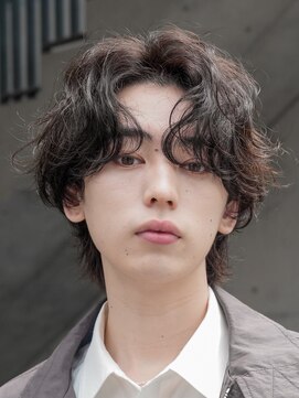 フィフス(fifth) 原宿センターパートウルフカット緩めシャドウパーマ刈り上げ黒髪