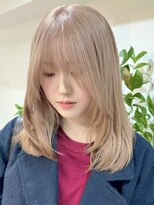 サンク 原宿 表参道(cinq) くびれミディアムレイヤーカット顔周りレイヤーヘーゼルベージュ