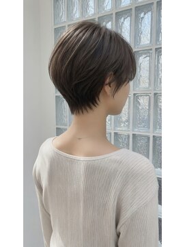 ロイロ(LoiLo) 後頭部の丸みで横顔まで美しく見えるショート【UCHI】