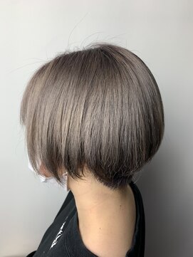 ヘアメイク Y-21 青葉台店 ダブルカラー　×　ラベンダーグレージュ　×ハンサムショート