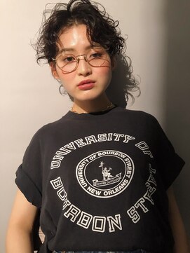 ウェウェ(wewe) くせ毛を生かしたショートカット