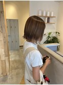 切りっぱなしボブ×ミルクティーベージュ