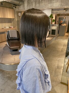 リブロ(liblo) 【顎下ラインボブ×アッシュグレー】
