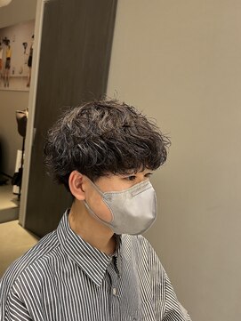 ウノプリールヴァモス(unopulir Vamos) オシャレメンズヘア前下がり重めマッシュシャドウパーマ