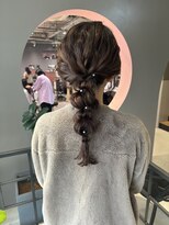 イル(il)&nbsp;ミディアム編み下ろし風ヘアアレンジ