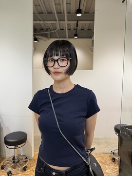 ビーヒアナウ N゜02 金沢鞍月店(BE HERE NOW) 顔まわりレイヤー軽め切りっぱなしミニボブ