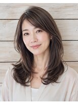 ファミエス(fumies.) 艶感レイヤーセミロング