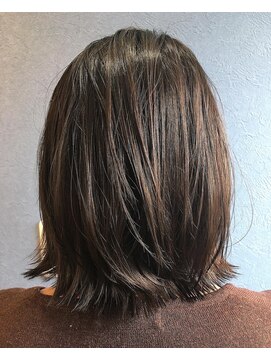 ラヴィレッジ(Lavillage) 外ハネ透明感ボブ