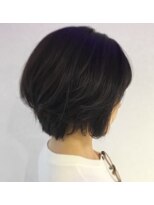 ミシュタ(mishuTA)&nbsp;前下がりショートボブスタイル