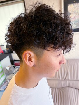 メイプルフェロー(MAPLE fellow) 20代30代40代メンズツーブロックスパイラルパーマ刈り上げ