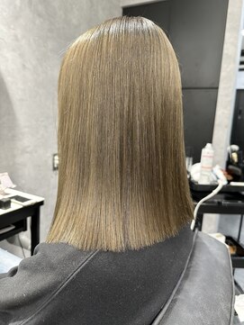 フィーネ 横浜(Fi -Ne) Wカラー×スモーキーグレージュ