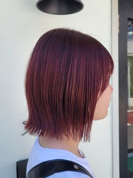 ブリーチなし×ワインレッド×切りっぱなしボブ