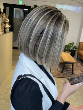 メリー オオサカ(Merly Osaka) 心斎橋/バレイヤージュ/レイヤーカット/海外レイヤー