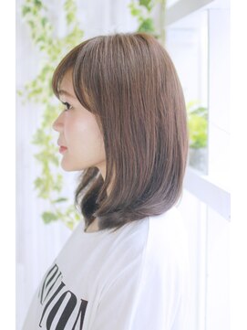 フォーハウス プラスエヌ(FOURHAUS +n) 20代30代40代　シンプルなのに映えるロブ【草津】