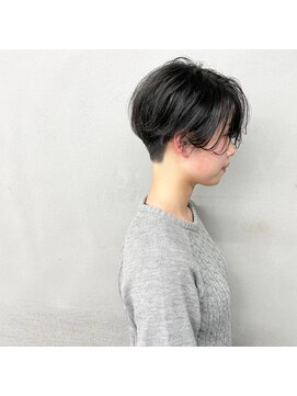 タグ(#tag) #刈り上げショート×ダークトーン