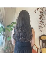 マウロア(MAULOA)&nbsp;透明感たっぷりアッシュグレージュ　堀川葵衣