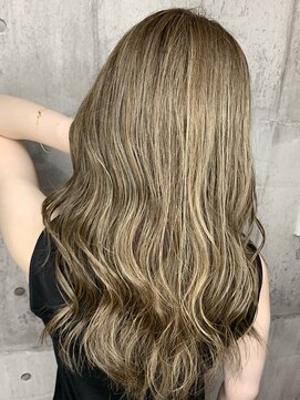 ハク(haku) [吉原勇気]白髪ぼかしハイライト×レイヤーカット