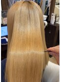 大人かわいい艶感ストレートスーパーロングブロンドヘア髪質改善