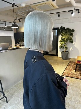 メリー オオサカ(Merly Osaka) 超ハイトーン切りっぱなしボブスタイル！_very white ash_