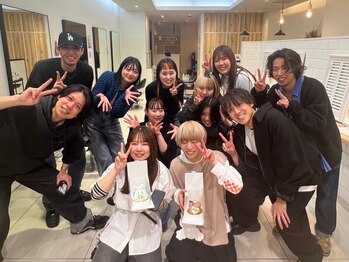 アピッシュ アオヤマ(apish AOYAMA)の写真/【☆KAMI CHARISMA 5年連続受賞☆】コンテストで受賞歴ありの実力派スタイリストが理想のスタイルへ導く♪