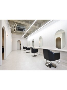 白を基調としたこだわりサロン◇本格的なヘアケア×丁寧なカウンセリングでキレイになりたい方へ♪